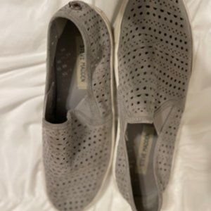 STEVE MADDEN COMFY VAN STYLE SHOES